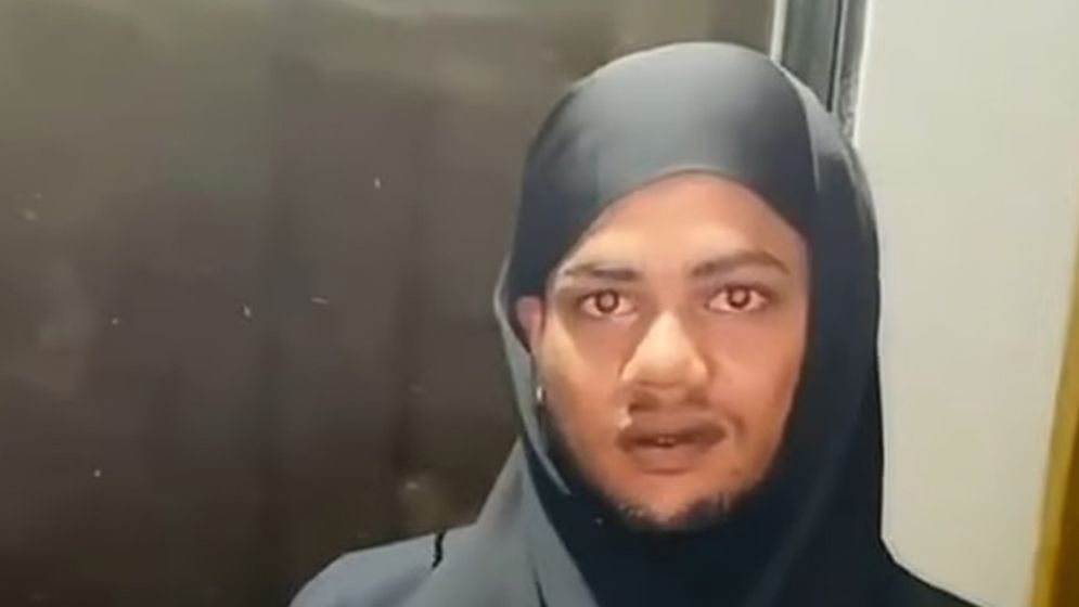 বোরকা পরে রোহিঙ্গা শিবিরে ঢুকতে গিয়ে যুবক আটক
