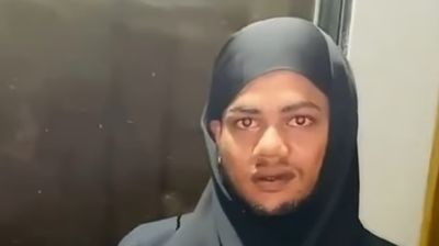 বোরকা পরে রোহিঙ্গা শিবিরে ঢুকতে গিয়ে যুবক আটক