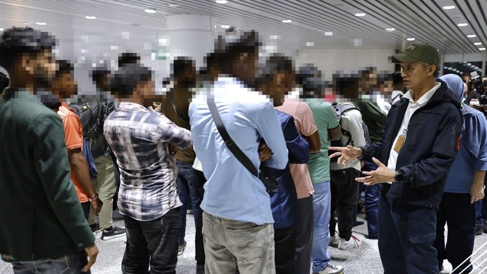বিমানবন্দর থেকে ১২৩ বাংলাদেশিসহ ১৯৮ জনকে ফেরত পাঠাল মালয়েশিয়া