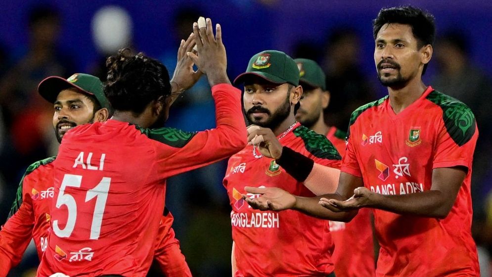 ‘মোস্তাফিজরা খেললে এত সহজে জিততে পারত না পাকিস্তান’