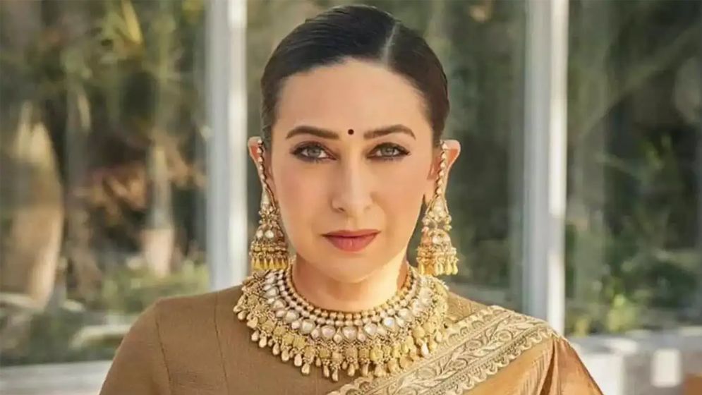 বিয়ের পর অভিনয় ছেড়ে সুখের সংসার করতে চেয়েছিলেন কারিশমা