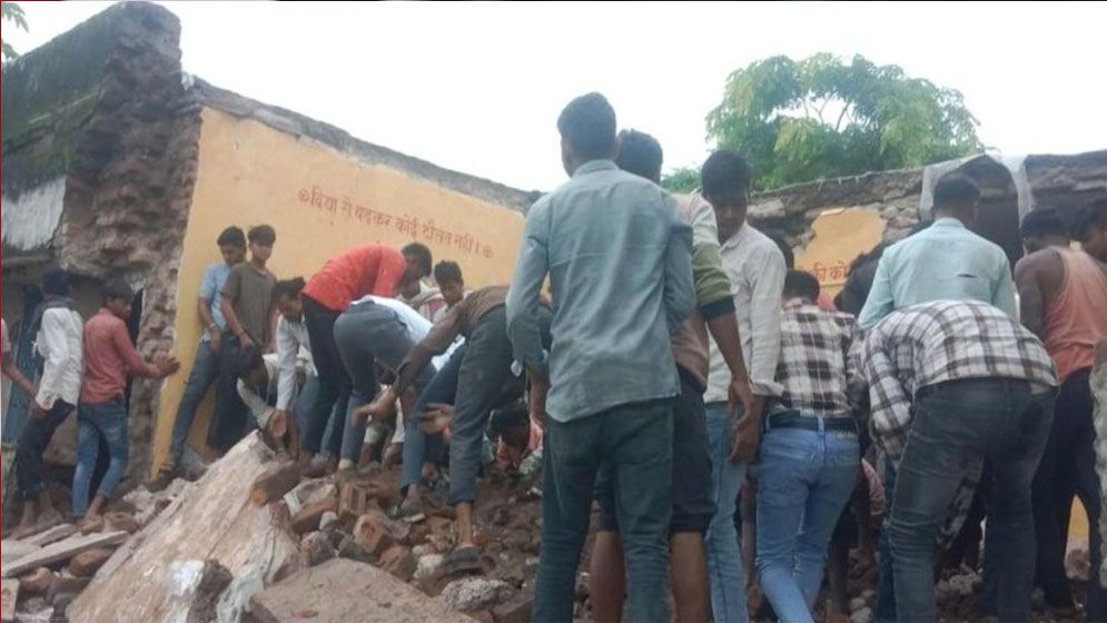 ধসে পড়ল স্কুলের ছাদ, ৪ শিশু নিহত