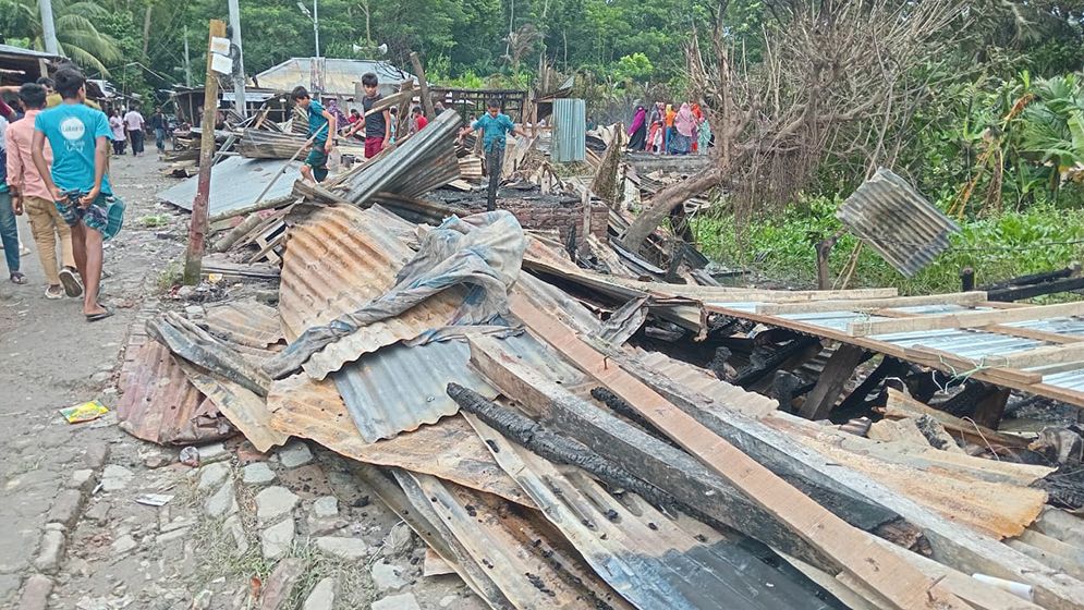 শর্টসার্কিটে পুড়ল ২৭ দোকান