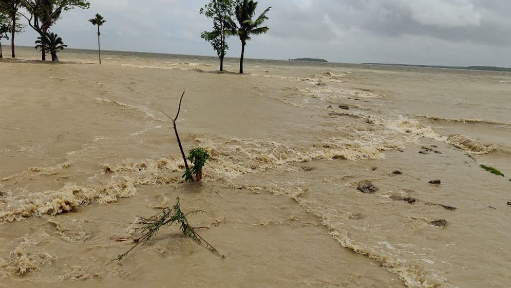 পায়রা বন্দরের কাছেই নিম্নচাপের অবস্থান