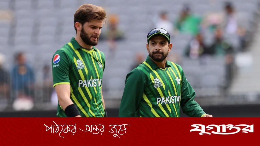 বাংলাদেশের কাছে হেরে তারকা পেসারদের দলে ফেরাল পাকিস্তান