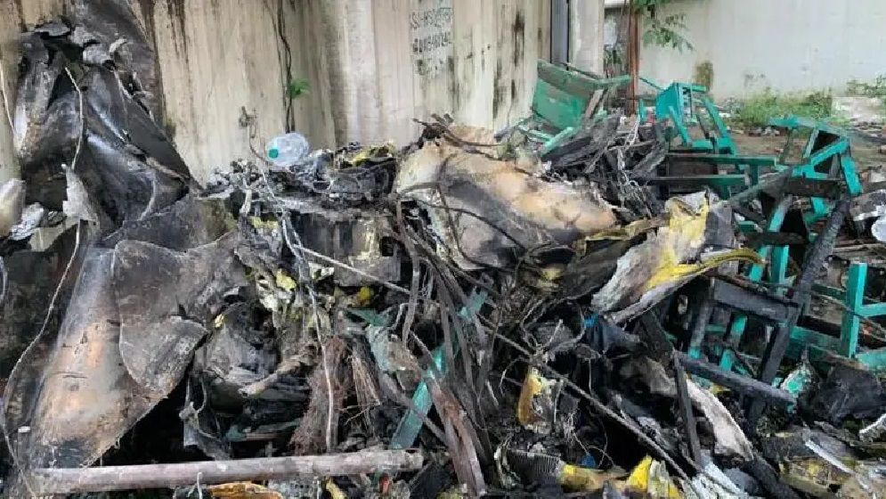 বিমান দেখলে আঁতকে ওঠে শিক্ষার্থীরা