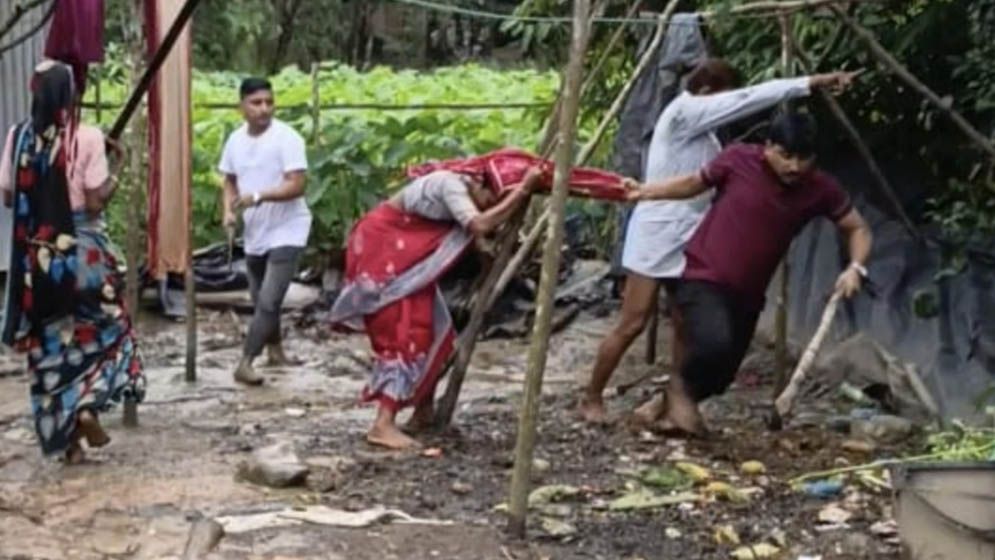 চকরিয়ায় মা-ছেলেকে কুপিয়ে জখম
