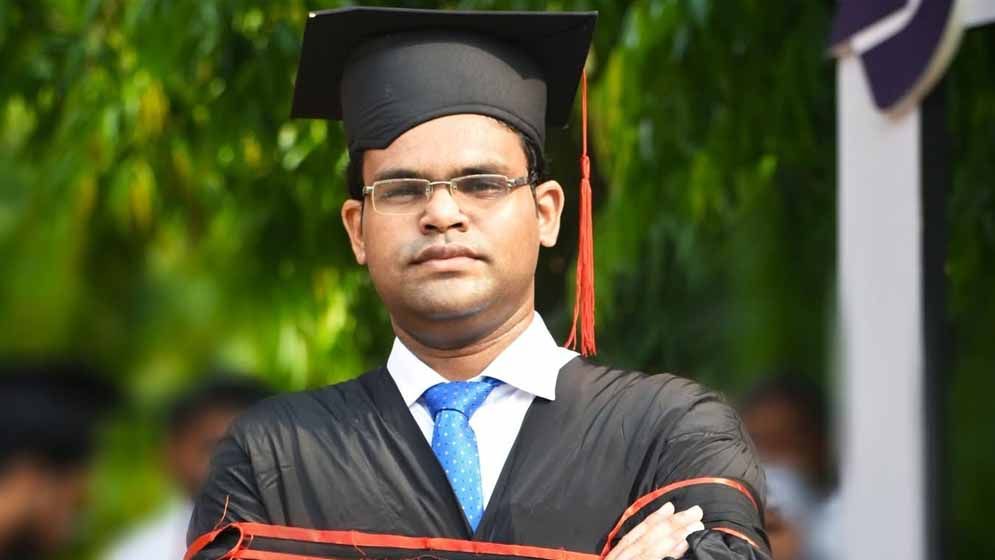 জীবনযুদ্ধে টিকে থাকতে চান চবি শিক্ষার্থী সুমন