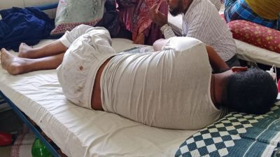 খুলনায় ইসলামী ব্যাংকের ভিতর গ্রাহক নির্যাতনে তোলপাড়