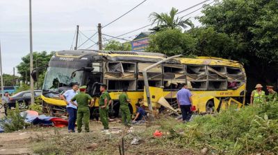 ভিয়েতনামে স্লিপার বাস উল্টে নিহত ১০