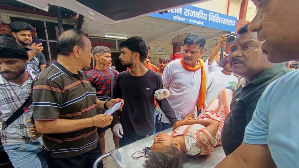 ভারতে মন্দিরে পদদলিত হয়ে ৬ জনের প্রাণহানি