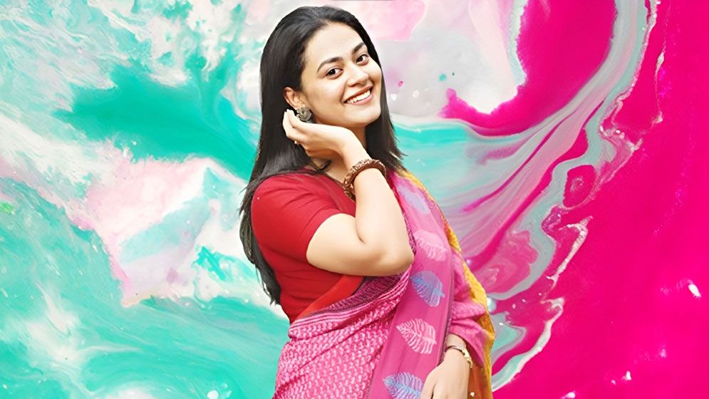 গানের পাশাপাশি শিক্ষকতাও করেন তিন্নি