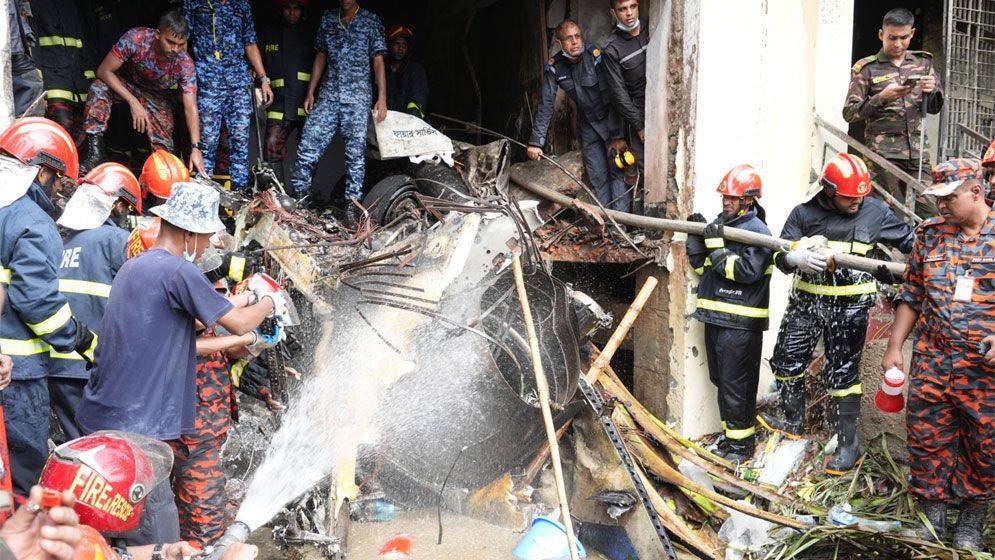 ভয়াল দুর্ঘটনার বর্ণনা মানুষের মুখে মুখে