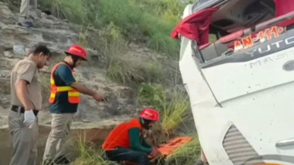 পাকিস্তানে সড়ক দুর্ঘটনায় ১১ জনের প্রাণহানি