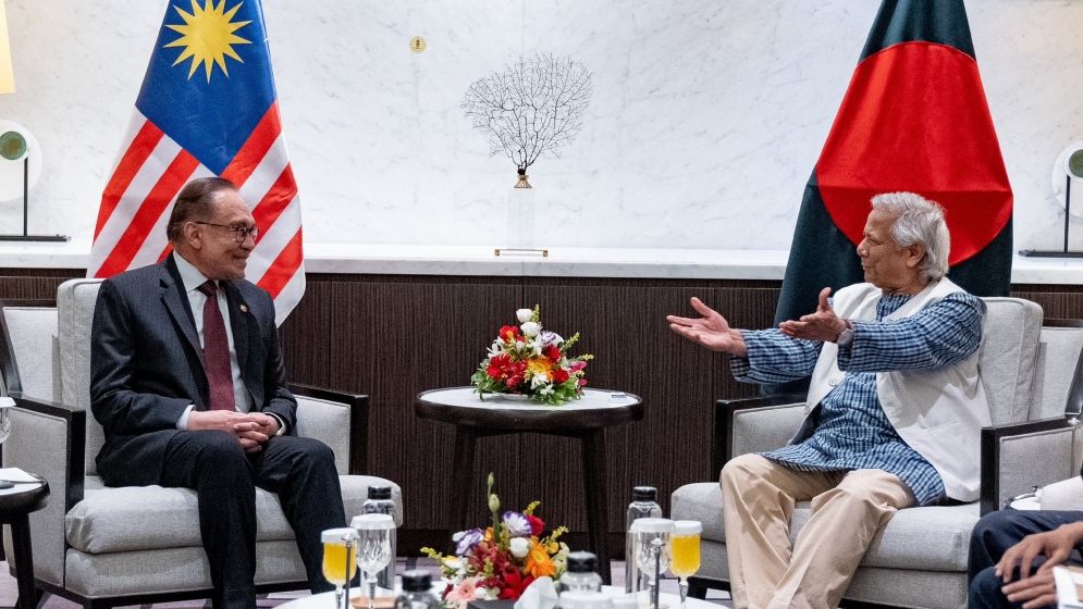 ড. ইউনূসের মালয়েশিয়া সফর ঘিরে জোরদার কূটনৈতিক তৎপরতা