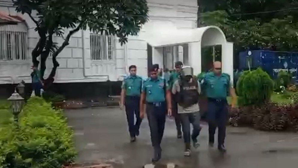 তিন মামলায় ১৭ আসামি ট্রাইব্যুনালে হাজির