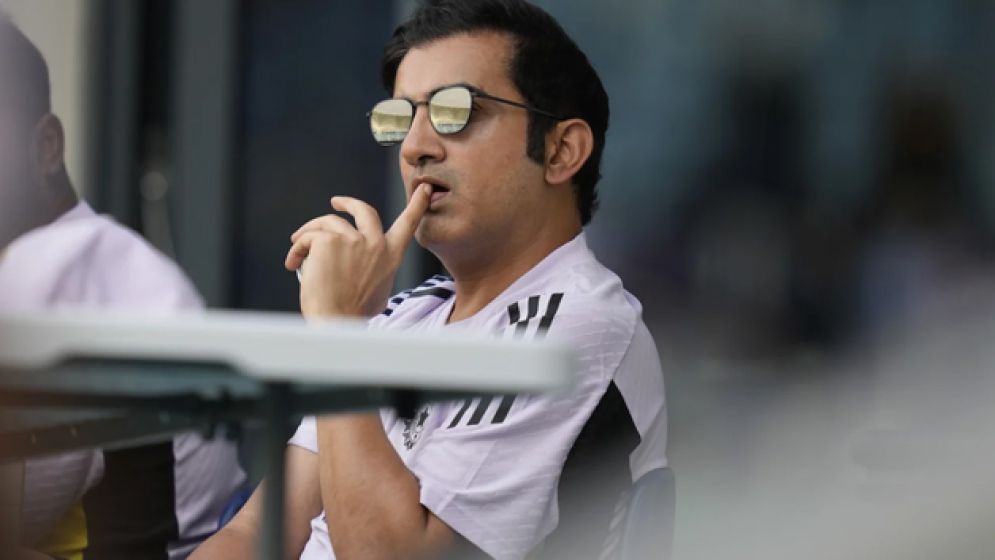 ‘গম্ভীর গলা নামিয়ে কথা বলুক’