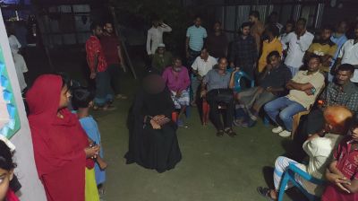 বিয়ের দাবিতে দুবাই প্রবাসীর বাড়িতে স্কুলছাত্রীর অনশন