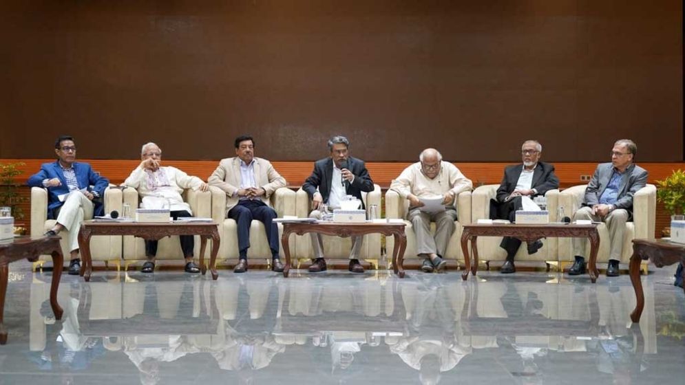 দুদককে রাজনৈতিক প্রভাবমুক্ত করার বিষয়ে ঐকমত্য হয়েছে: আলী রীয়াজ