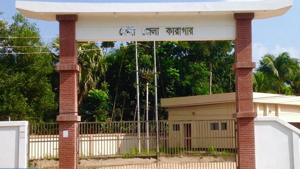 জেলগেট থেকে বারবার গ্রেফতার, জেল সুপারকে আদালতে তলব