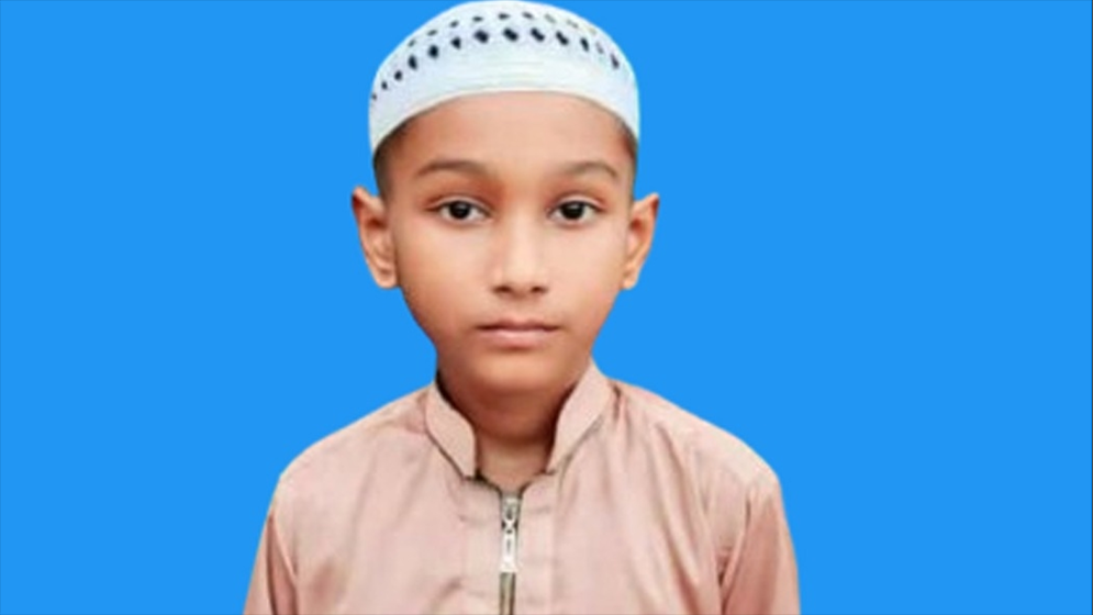 সাড়ে ৬ মাসে কুরআনের হাফেজ ৯ বছরের শিশু রহমান
