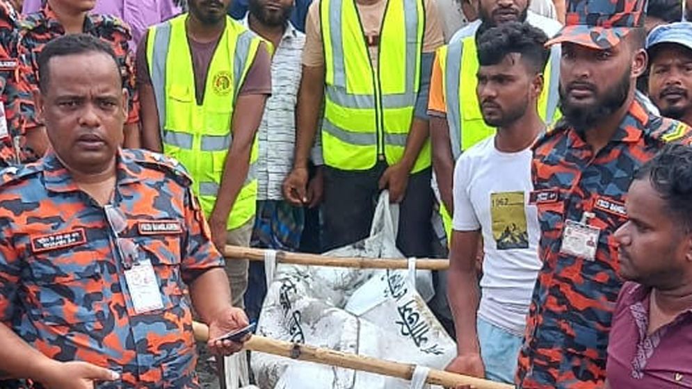 ম্যানহোলে পড়ে নিখোঁজ সেই নারীর লাশ উদ্ধার