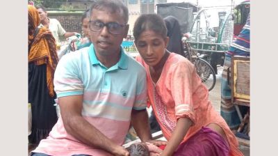 দোকানের সিঁড়ির উপর সন্তান প্রসব