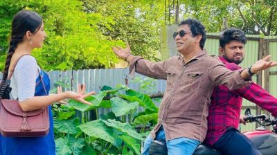 সাফা কবিরের প্রেমে ‘পাগলু’ মোশাররফ করিম!