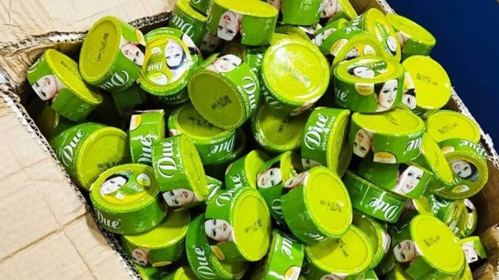 শাহ আমানতে আমদানি নিষিদ্ধ ক্রিম ও সিগারেট জব্দ