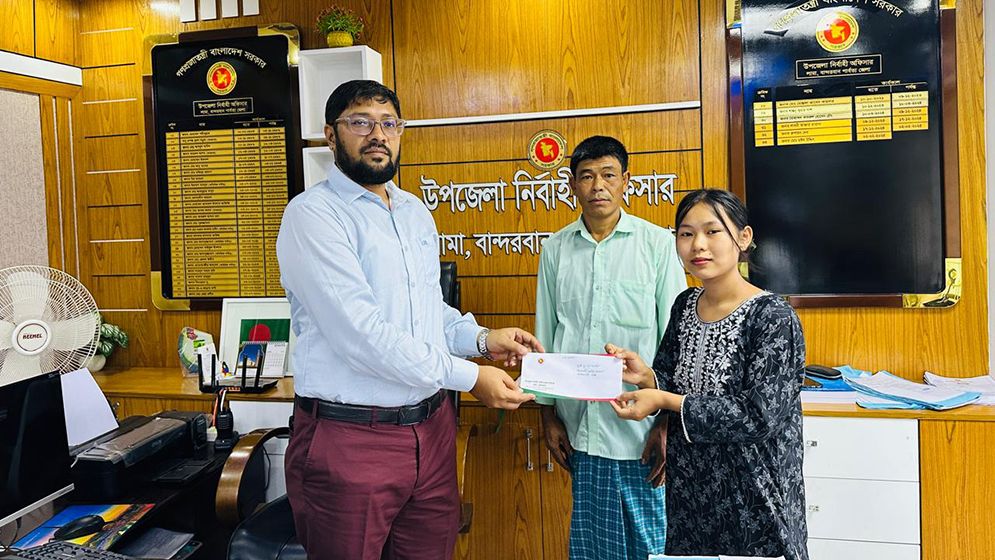 অবশেষে ছাইনুমে মারমার পাশে দাঁড়ালেন লামার ইউএনও