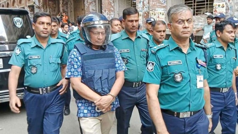 যে কৌশলে সেনানিবাসে আশ্রয় নেন সাবেক আইজিপি