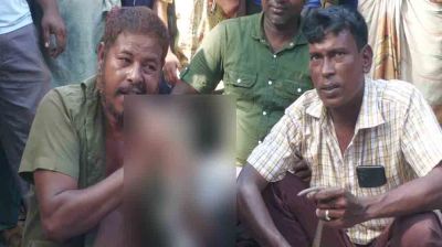 সাপুড়ের প্রাণ নেওয়া সাপটি চিবিয়ে খেলেন আরেক সাপুড়ে