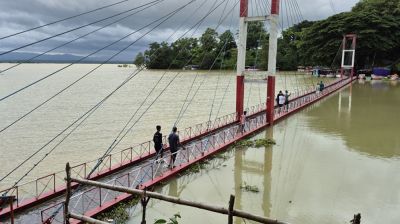 কাপ্তাই হ্রদের পানিতে তলিয়েছে রাঙামাটির ঝুলন্ত সেতু