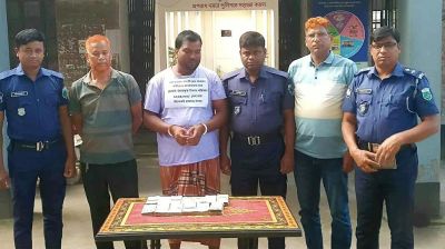 মাটি খুঁড়ে মিলল ১১ লাখ টাকা