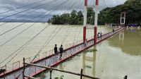 কাপ্তাই হ্রদের পানিতে তলিয়েছে রাঙামাটির ঝুলন্ত সেতু