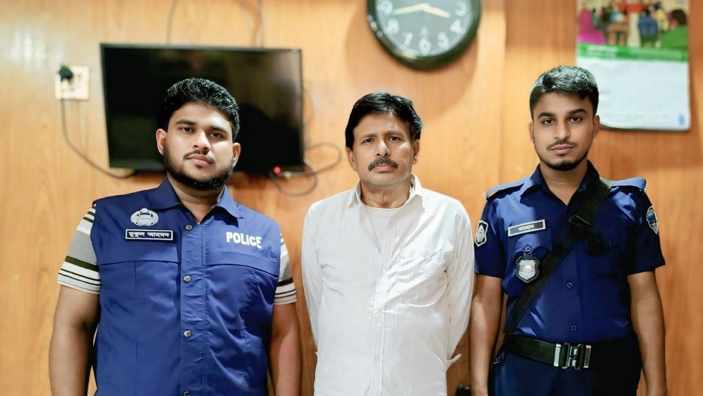 শ্বশুরবাড়ি থেকে আ.লীগ নেতা গ্রেফতার