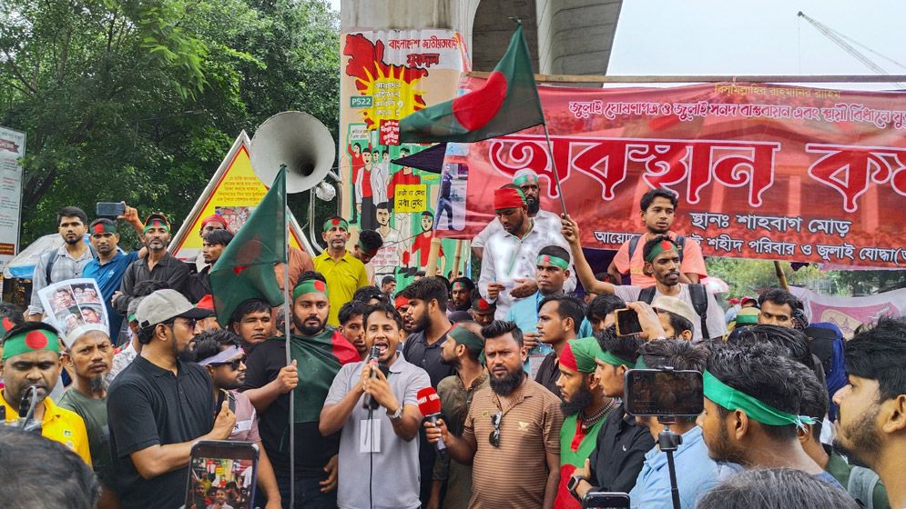 দাবি আদায় না হওয়া পর্যন্ত শাহবাগে অবস্থানের প্রত্যয়