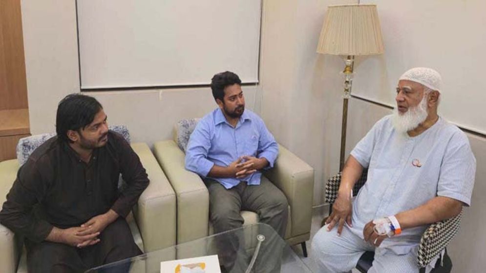 জামায়াত আমিরকে দেখতে হাসপাতালে নাহিদ