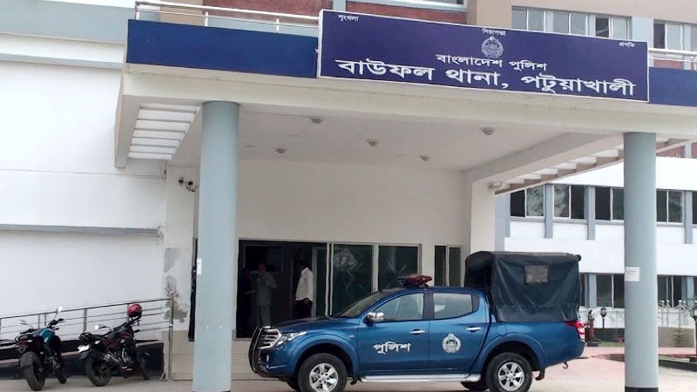 প্রভাষক স্ত্রীকে খুন করে থানায় আত্মসমর্পণ স্বামীর