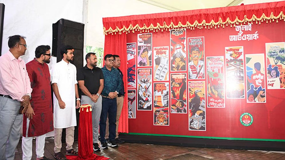 গ্রাফিতি ‘জুলাই আর্ট ওয়ার্ক’র উদ্বোধন করলেন উপদেষ্টা আসিফ মাহমুদ
