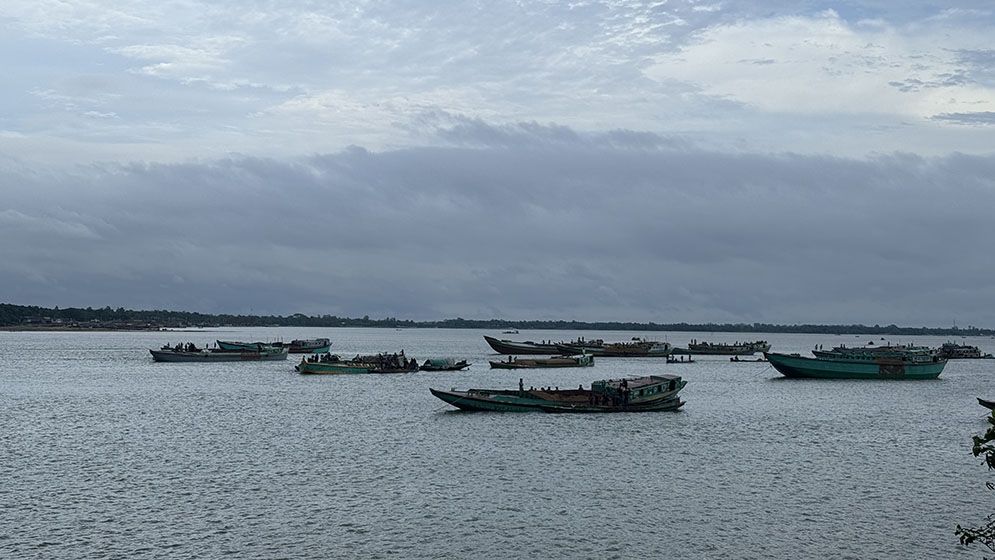 ধ্বংসের পথে জাদুকাটা নদী