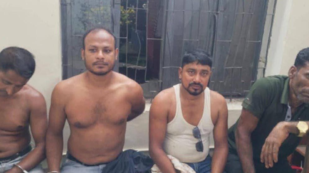 গ্রেফতার চারজনকে নিয়ে যুবদল ও বিএনপির ভিন্নমত