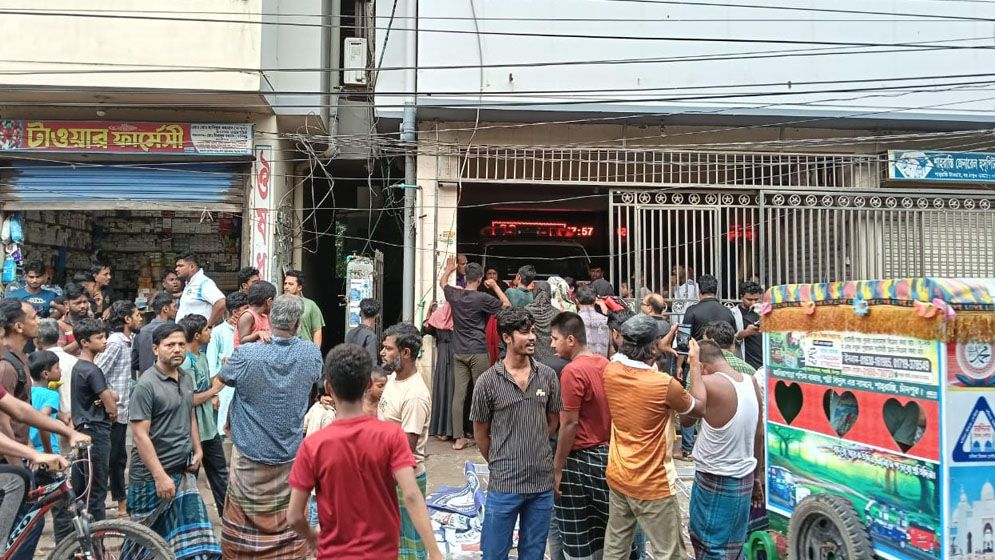 ভুল চিকিৎসায় মৃত্যুর অভিযোগ, হাসপাতাল ভাঙচুর ও তালা