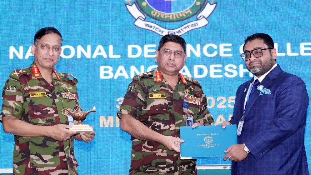 ক্যাপস্টোন লিডারশিপ কোর্সের বিশেষ স্বীকৃতি অর্জন করলেন শেলটেকের এমডি