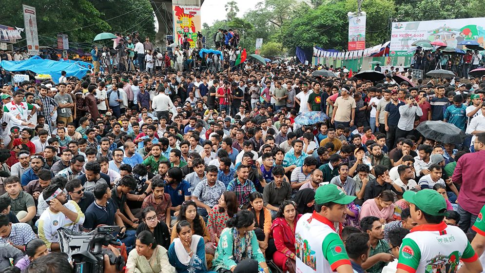 শাহবাগে ছাত্রদলের সমাবেশে নেতাকর্মীদের ঢল