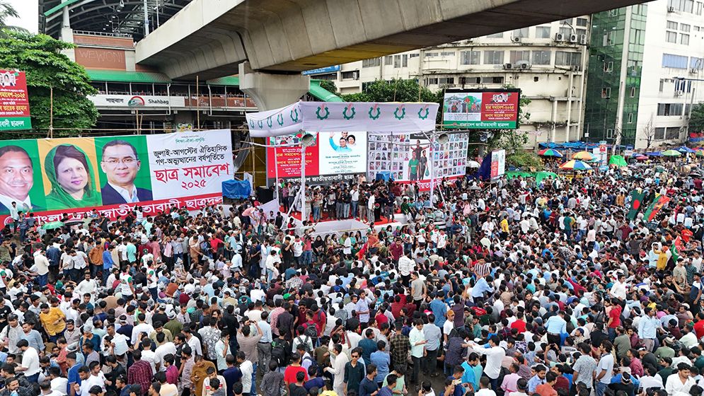 শাহবাগে ছাত্রদলের সমাবেশে নেতাকর্মীদের ঢল