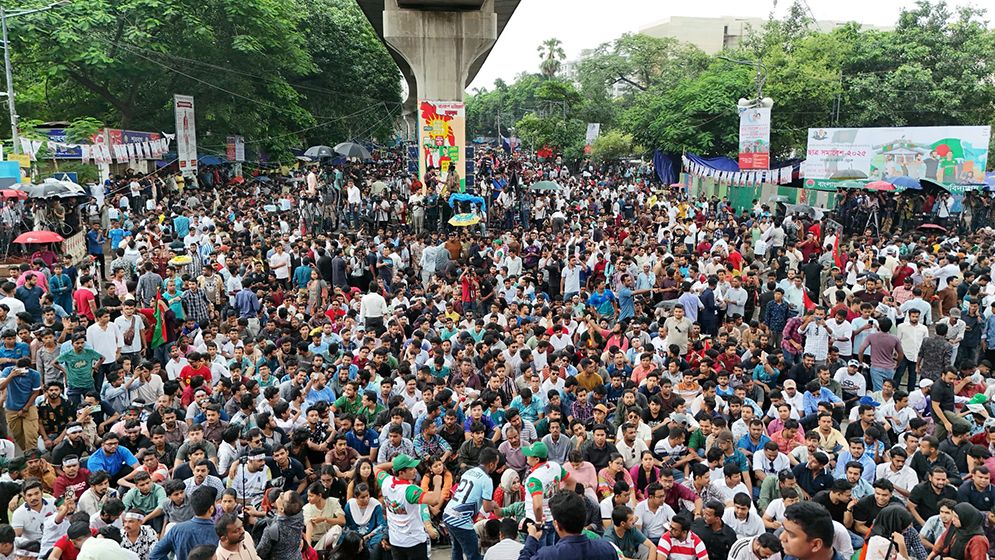 শাহবাগে ছাত্রদলের সমাবেশে নেতাকর্মীদের ঢল