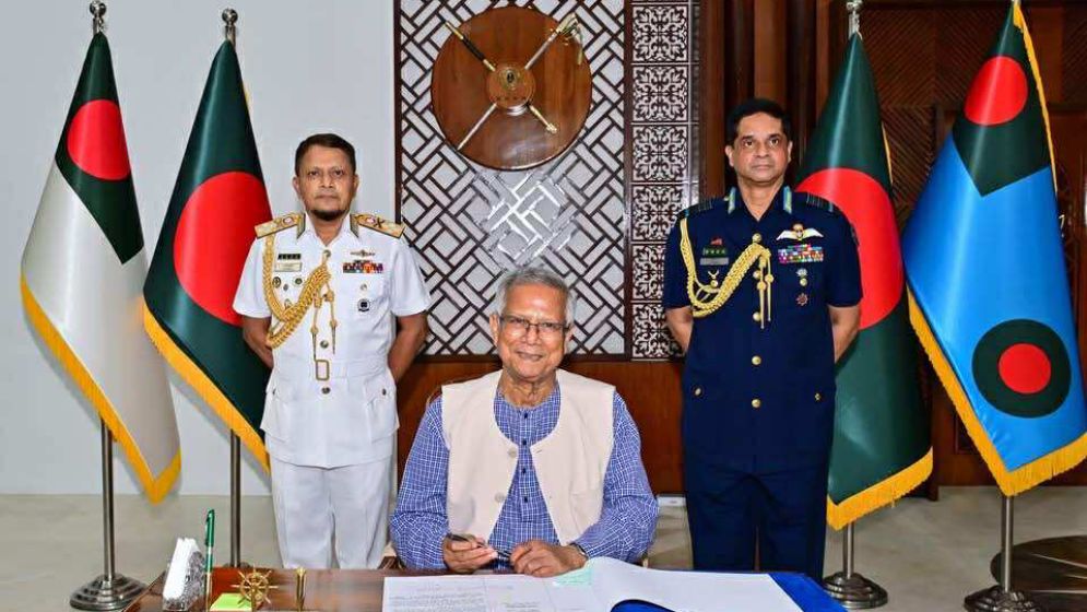 যোগ্য কর্মকর্তাদের পদোন্নতি দিতে প্রধান উপদেষ্টার নির্দেশ