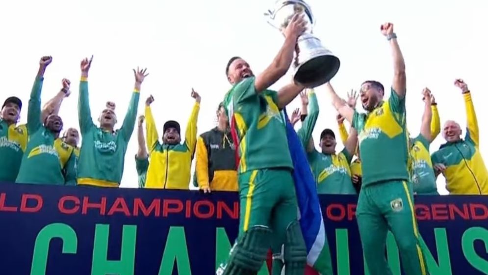 ৪৭ বলে সেঞ্চুরি ডি ভিলিয়ার্সের, পাকিস্তানকে উড়িয়ে শিরোপা দ. আফ্রিকার