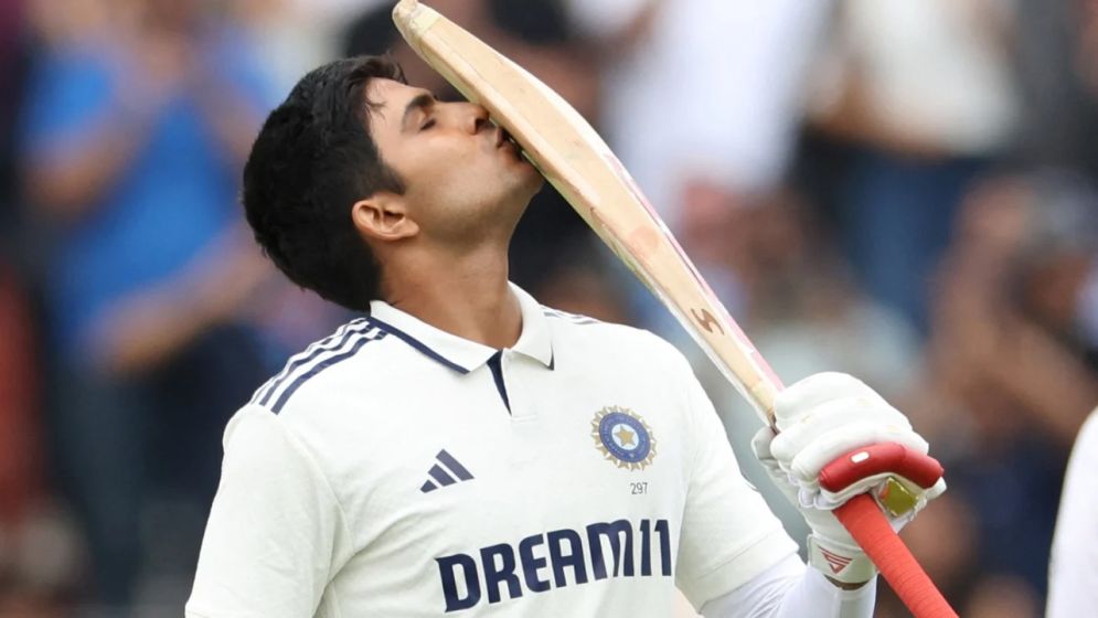 ৪৬ বছরের রেকর্ড ভেঙে উপহার পেলেন গিল